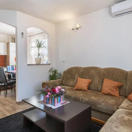 Gorgeous In With Wifi Holiday home Vodnjan